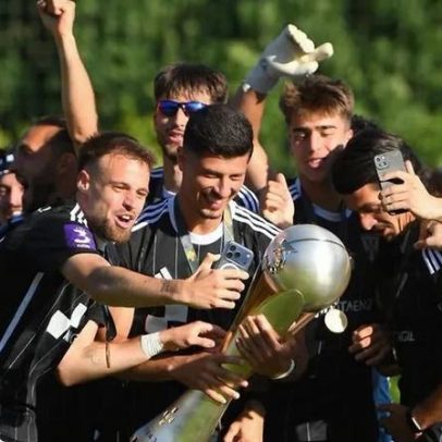 Rui Pedro celebra subida do Amarante ao juntar título à subida