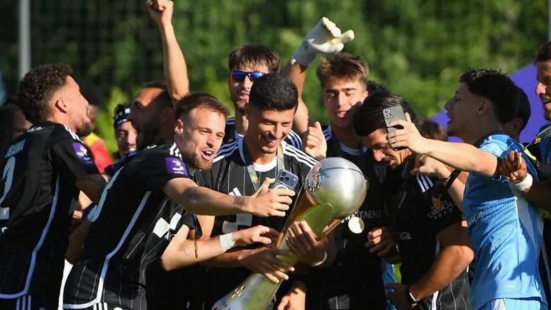 Rui Pedro celebra subida do Amarante ao juntar título à subida