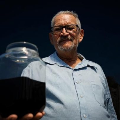 Agricultor encontra petróleo ao procurar água e enfrenta problemas