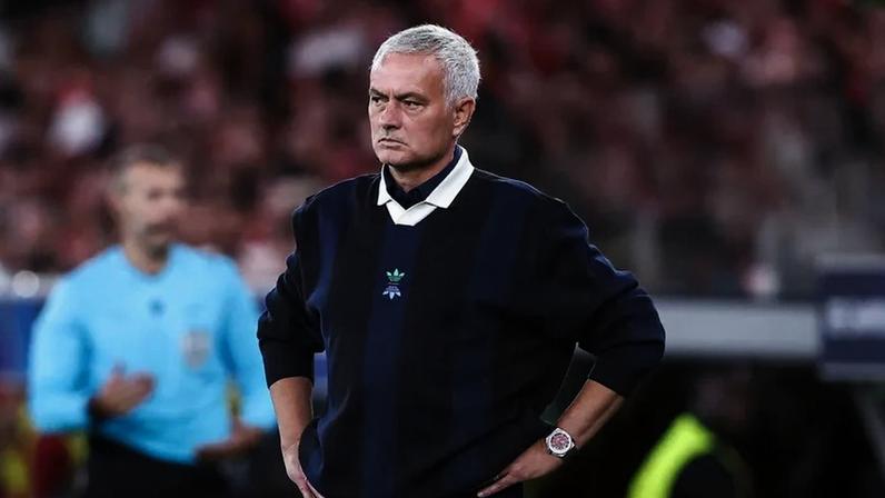 Real Madrid trabalha para providenciar lateral esquerdo a Mourinho