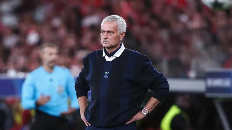 José Mourinho fez queixa no Tribunal dos Direitos Humanos devido a castigo na Turquia
