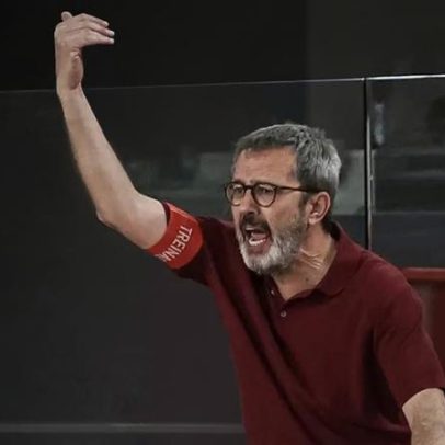 Edu Castro lamenta campeonato decidido por playoff e mais um jogo em casa
