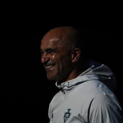 Martínez revela seu lado: conversa com o pai, prato favorito e cantar no duche