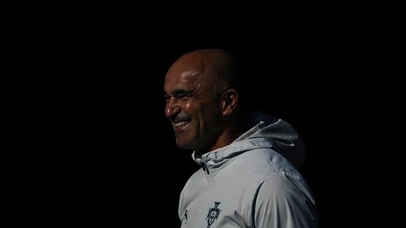 Martínez revela seu lado: conversa com o pai, prato favorito e cantar no duche