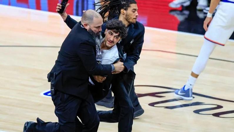 Adepto invadiu quadra para selfie com Wembanyama e é banido para sempre de pavilhões da NBA