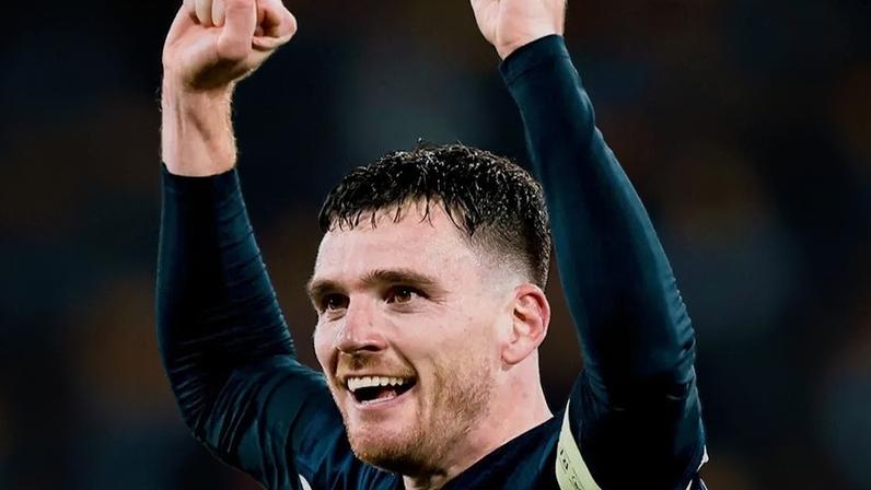 Andy Robertson assina pelo Tottenham após nove épocas no Liverpool