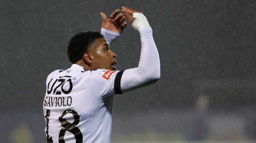 Vendas de Diogo Sousa e Saviolo rendem 22,5 milhões ao V. Guimarães