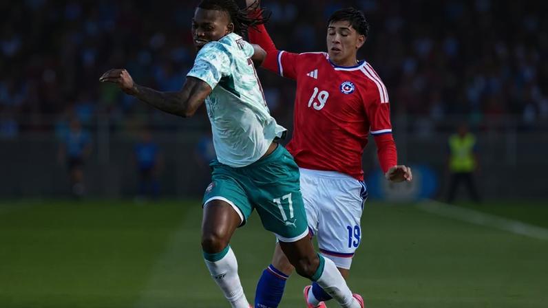 Rafael Leão durante o Portugal-Chile