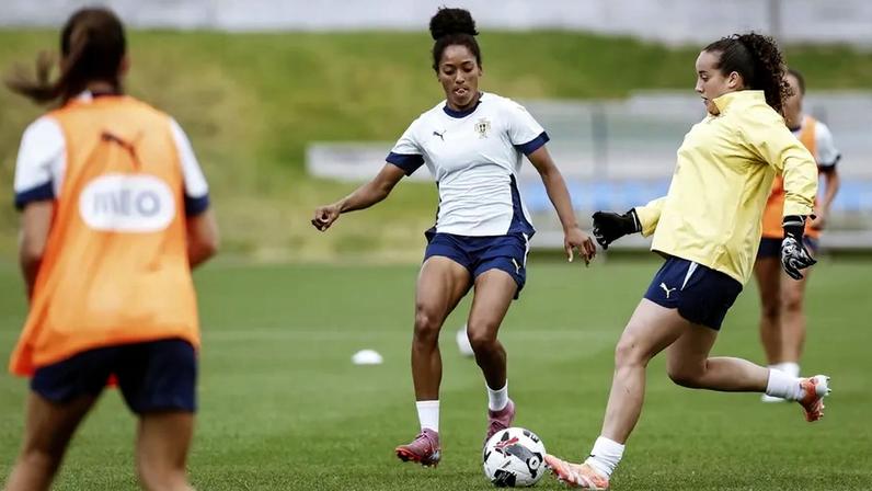 Seleção feminina chega a Helsínquia pronta para defender liderança na Liga das Nações