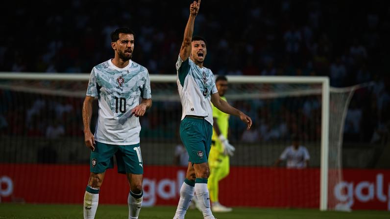 Bernardo Silva lamenta expulsão de Rafael Leão, podia ter sido evitada