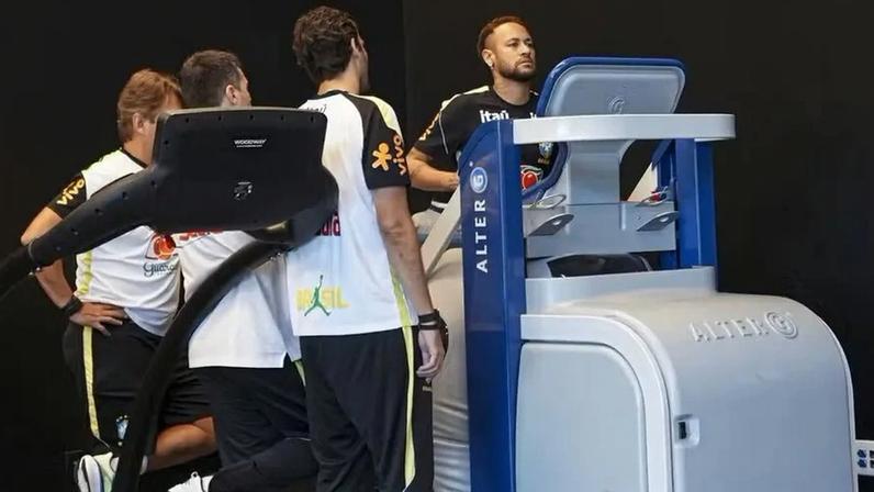 Neymar faz fisioterapia em New Jersey