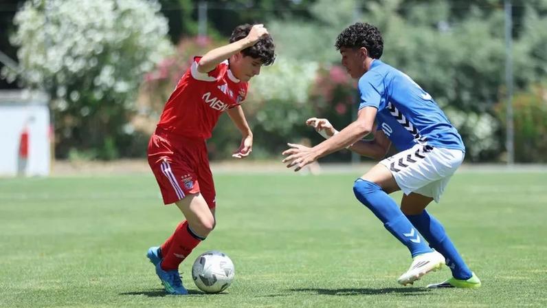 Benfica empata e atrasa-se no campeonato de iniciados