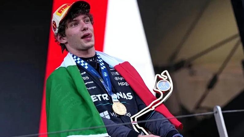 Kimi Antonelli faz história no Mónaco durante fim de semana notável