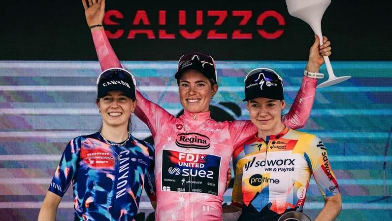 Demi Vollering vence a Volta à Itália feminina e fecha a trilogia