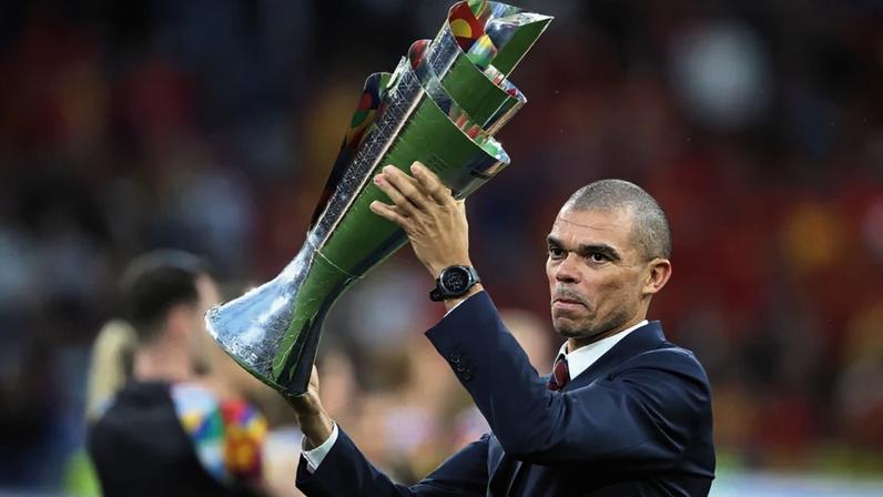 Pepe pode integrar a equipa técnica de Mourinho, avançam em Espanha