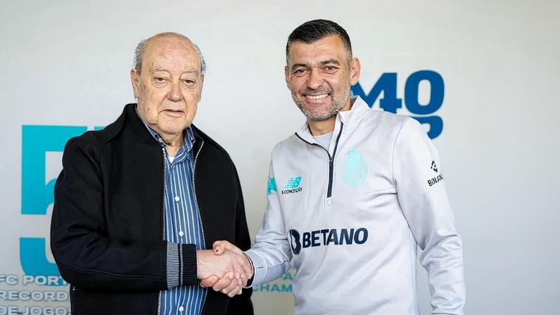 Sérgio Conceição renova por gratidão após Pinto da Costa falar da doença
