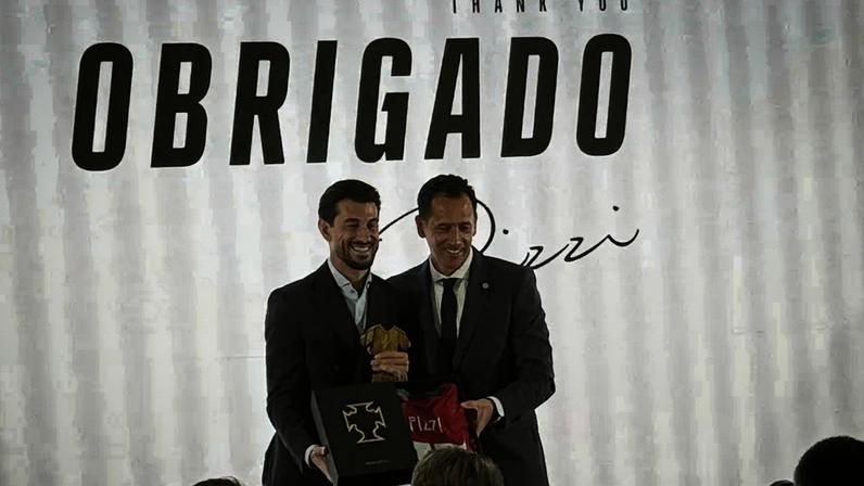Pizzi com Pedro Proença na cerimónia