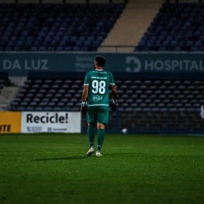 Carlos Alves renova contrato com a Académica