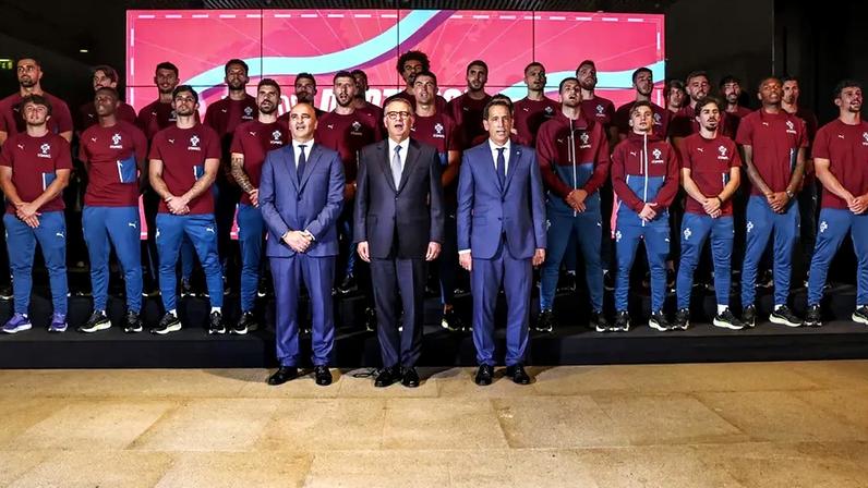 António José Seguro pede à Seleção Nacional que traga a taça que nos falta