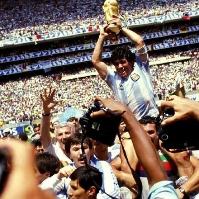 México 1986: El D10S na terra e o diabo em Saltillo