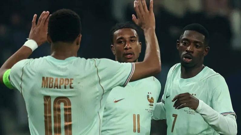 França vence Irlanda do Norte com hat-trick de Olise
