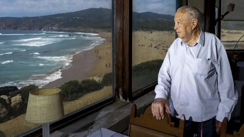 António Muchaxo, 96 anos, tem um novo livro de de visitas por estrear, à espera de um visitante ilustre