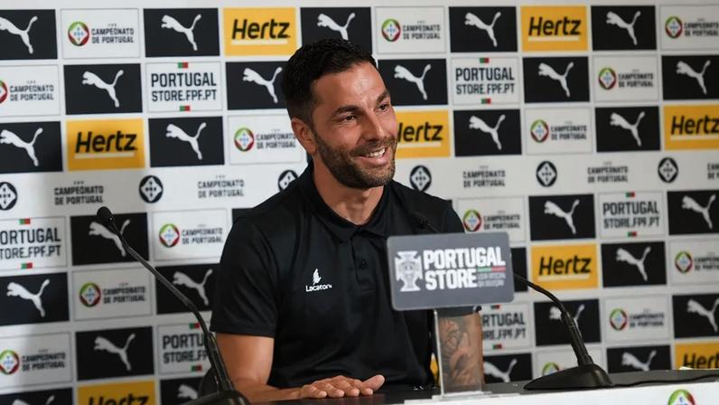 Mika treina o Leça