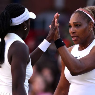 Serena Williams regressa aos 44 anos e vence no Queen's Club