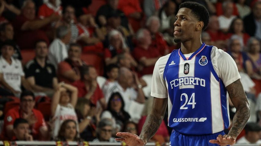 Hudson imprime sangue-frio e mantém o dragão em jogo no Benfica-Porto 98-102