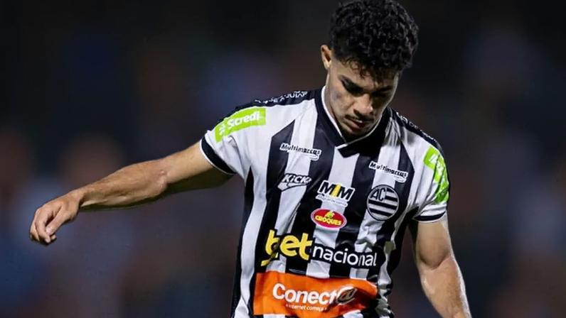 Alverca acompanha Kauan Rodrigues, meio-campista do Fortaleza