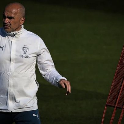 Martínez: várias substituições ao intervalo para manter 11 em campo