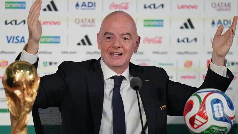 Infantino provoca Itália com piada sobre 64 equipas