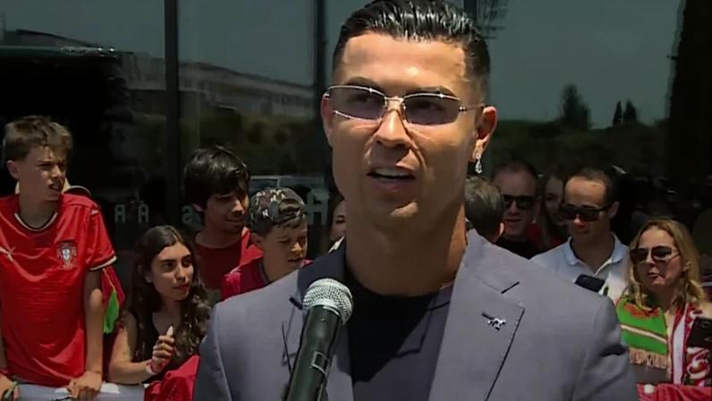 Cristiano Rnaldo fala aos jornalistas na Cidade do Futebol