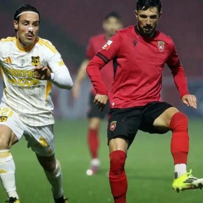 Cláudio Silva renova contrato com o Penafiel