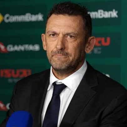 Tony Popovic renova com a seleção australiana antes da estreia no Mundial 2026