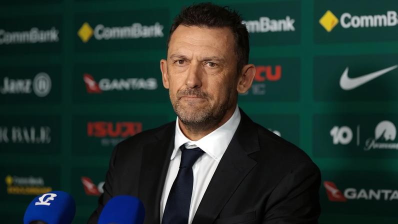 Tony Popovic renova com a seleção australiana antes da estreia no Mundial 2026