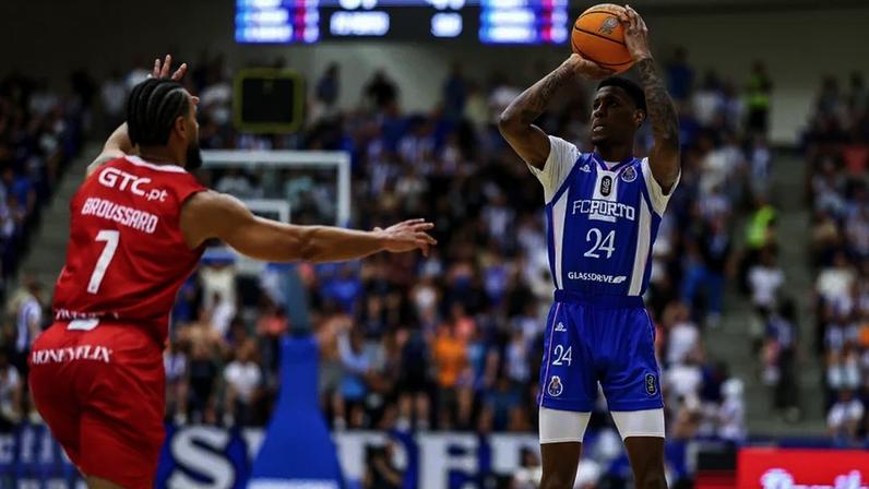 Porto vence Benfica por 87-63 com triplos eficientes
