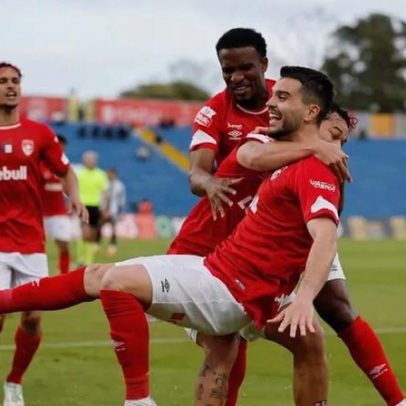 Pedro Pacheco e Henrique Silva ganham mais espaço na defesa do Santa Clara