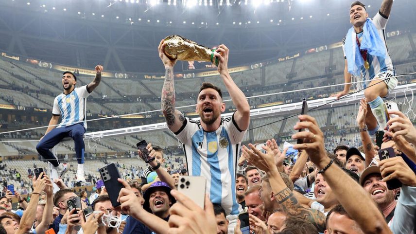 Messi é coroado em Qatar 2022 com Diego presente