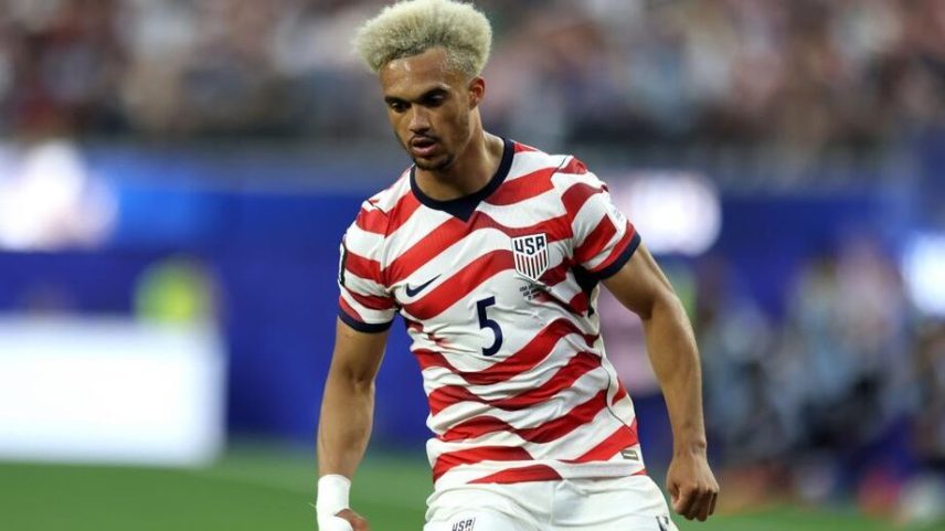 Manchester United procura reforçar a lateral com dois alvos