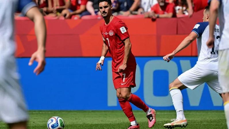 Eustáquio coloca Bednarek ao nível de Pepe, Marcano e Thiago Silva