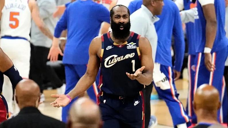 James Harden detido por posse ilegal de arma