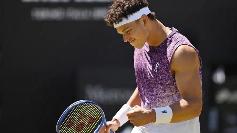 Ben Shelton vence terceiro troféu da temporada em Estugarda