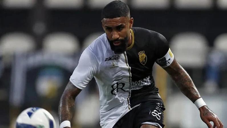 Derick Poloni deixa o Farense
