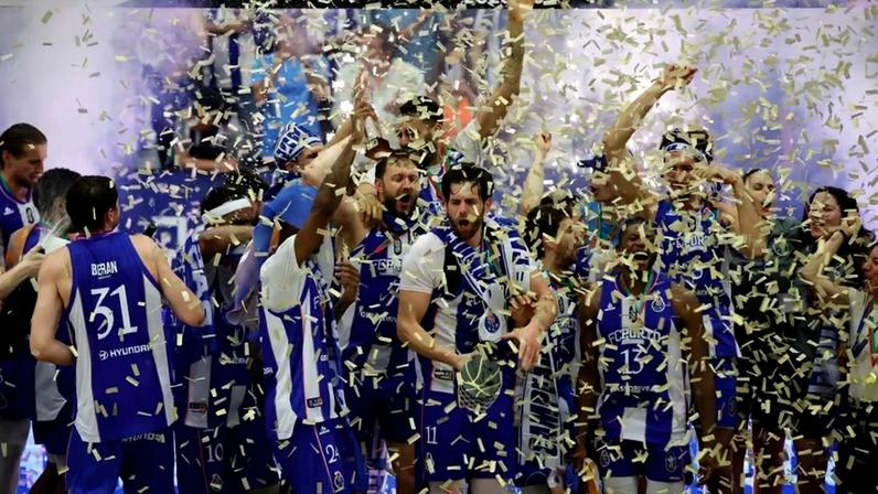 Porto vence Benfica 75-71 com coração de dragão