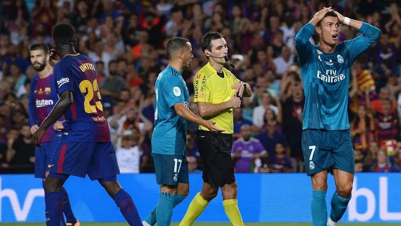 Cristiano Ronaldo foi expulso no Clássico da Supertaça em 2017