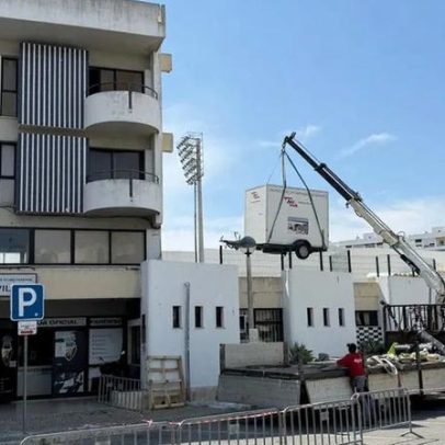 Farense substitui cobertura e piso do pavilhão