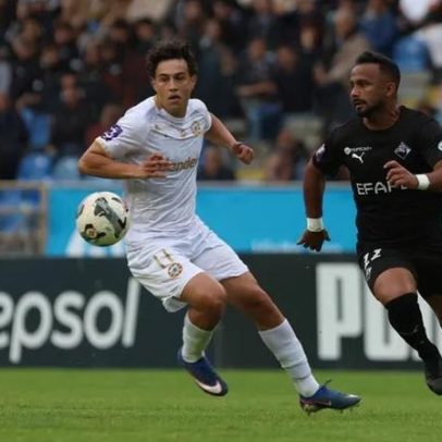 Acadêmica renova vínculo com Edson Farias