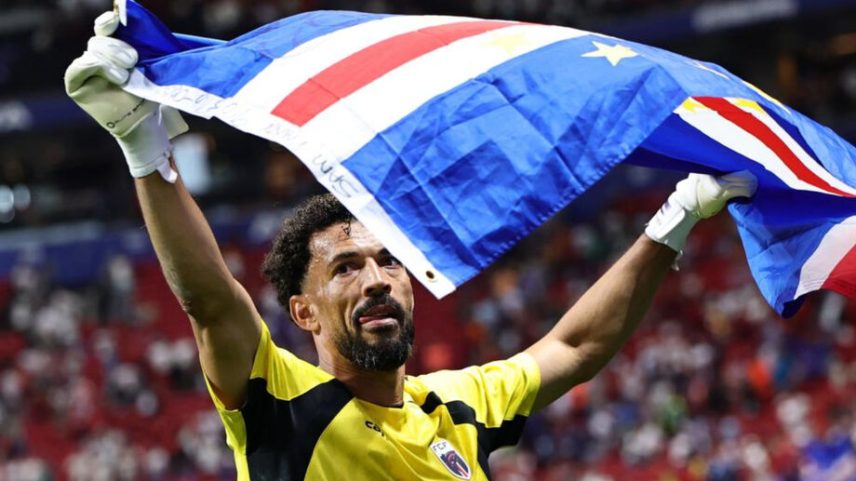 Vozinha com a bandeira de Cabo Verde após o empate histórico com Espanha