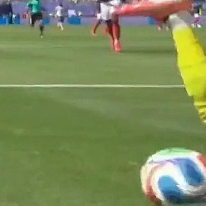 França quase sofre golo de Senegal num lance caricato